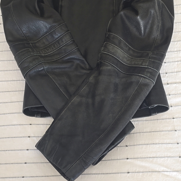 Cropped leather jacket - Picture 11 of 15